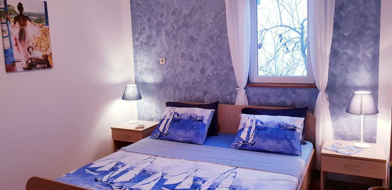 Apartments Marita Стон Екстериор снимка